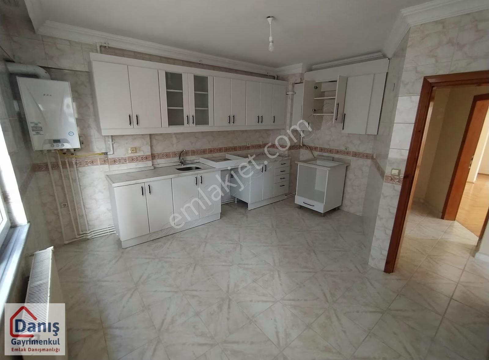 Kısıklıda Ferah Cadde Girişinde Kaliteli Sokakta Lüks 3+1 155m2 - Görsel 14