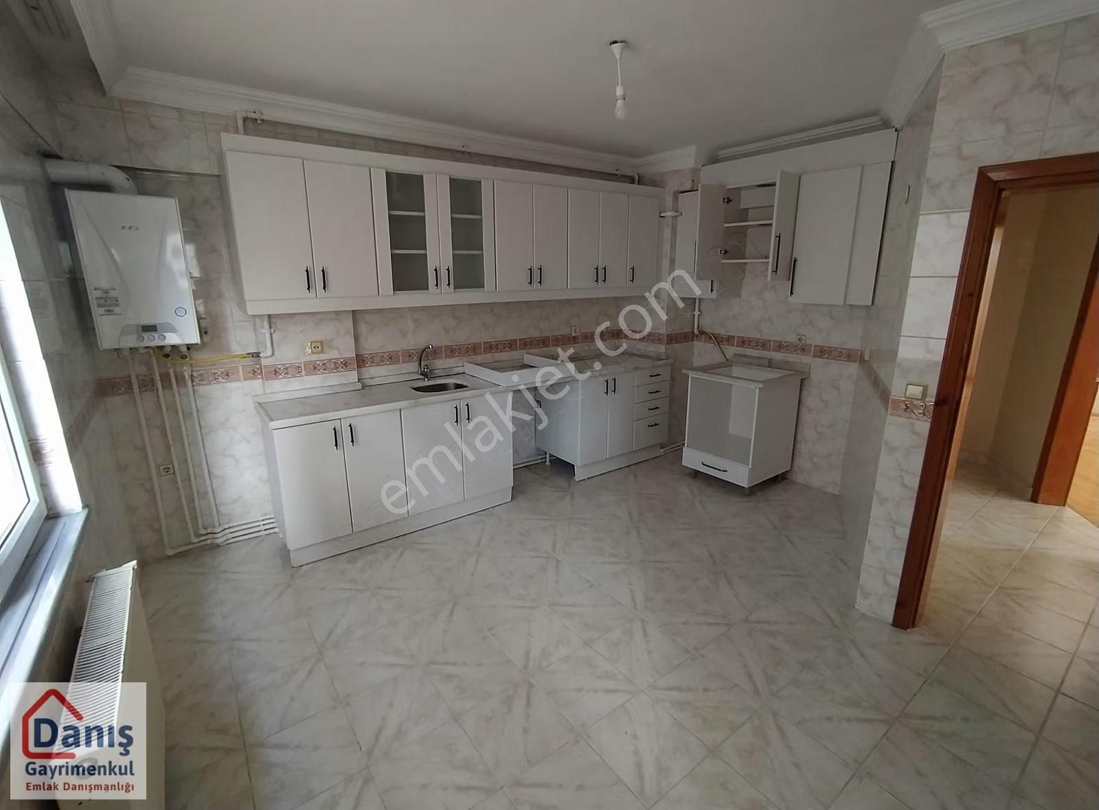 Kısıklıda Ferah Cadde Girişinde Kaliteli Sokakta Lüks 3+1 155m2 - Görsel 7