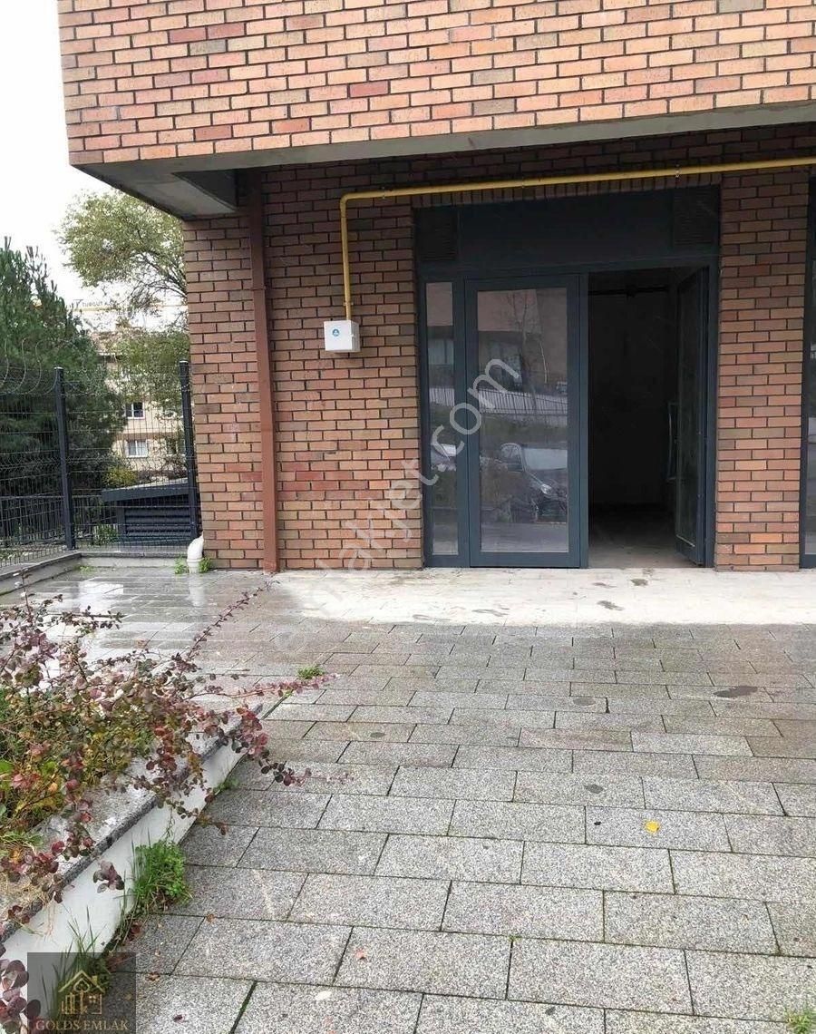Emlak Konut 2.etap Sitesinin Altında Cadde Üzeri Kiralık Dükkan
