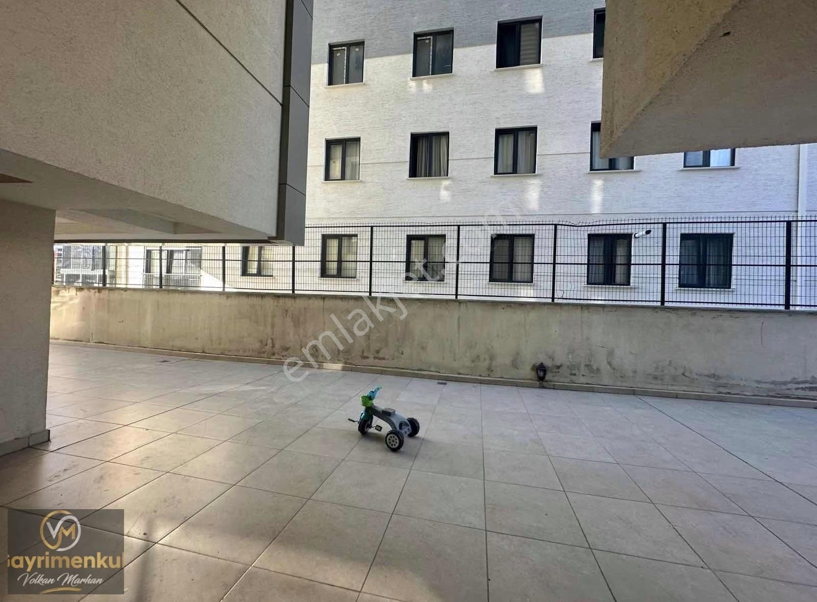 Üsküdar Çengelköy Mükkemmel Konum Genç Bina 2+1 - Görsel 2