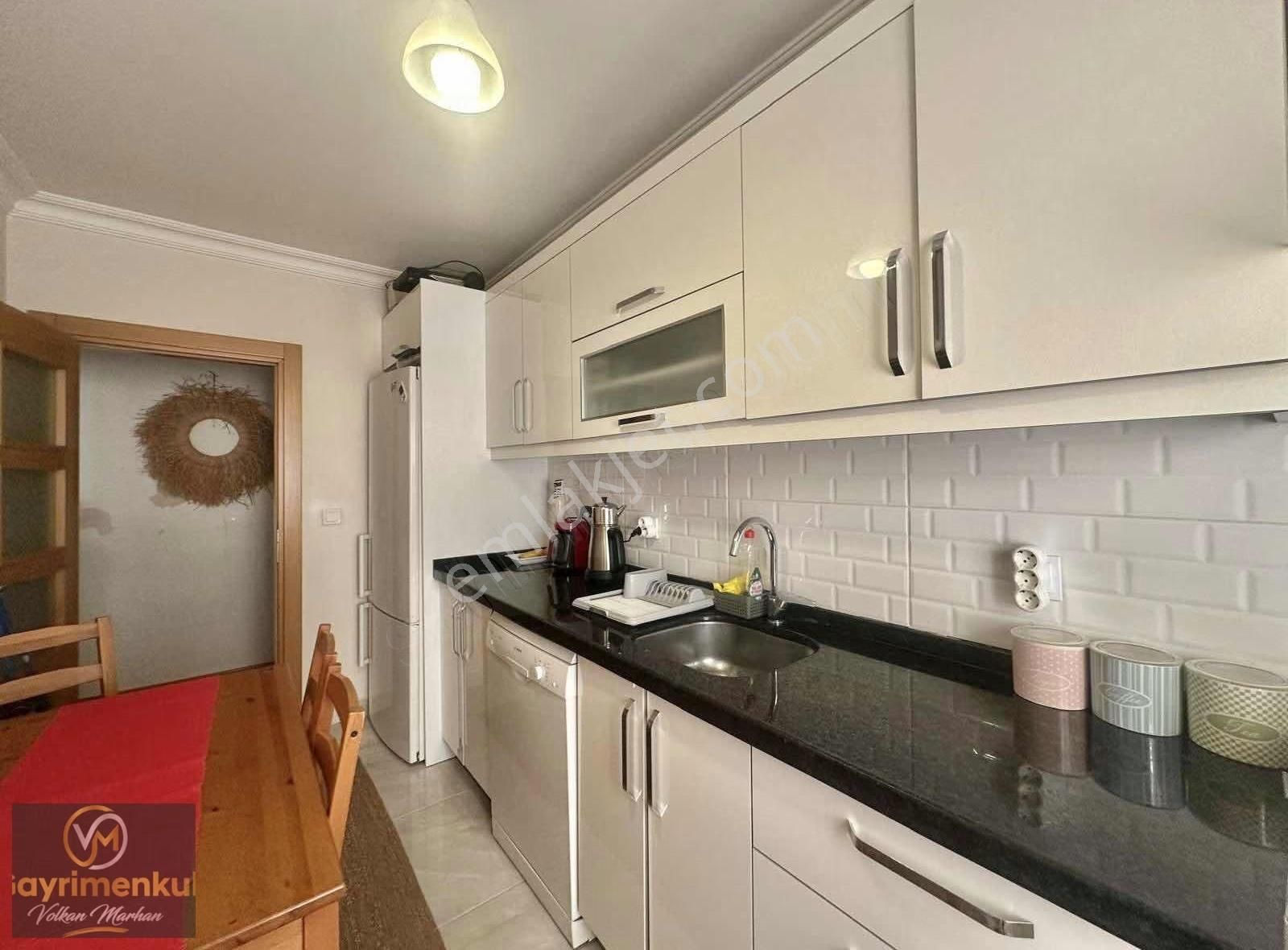 Üsküdar Çengelköy Mükkemmel Konum Genç Bina 2+1 - Görsel 10