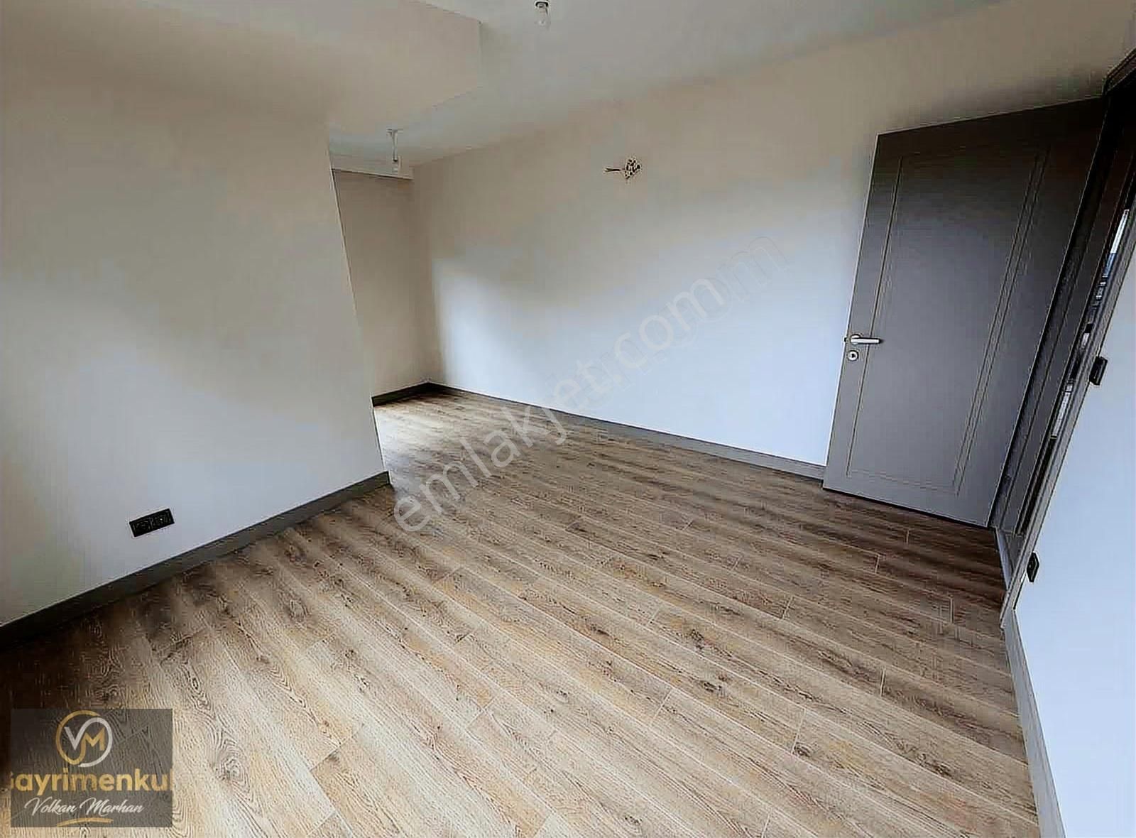 Çekmeköy Çatalmeşe Mh Satılık İskanlı 2+1 85 M'2 Ara Kat Daire