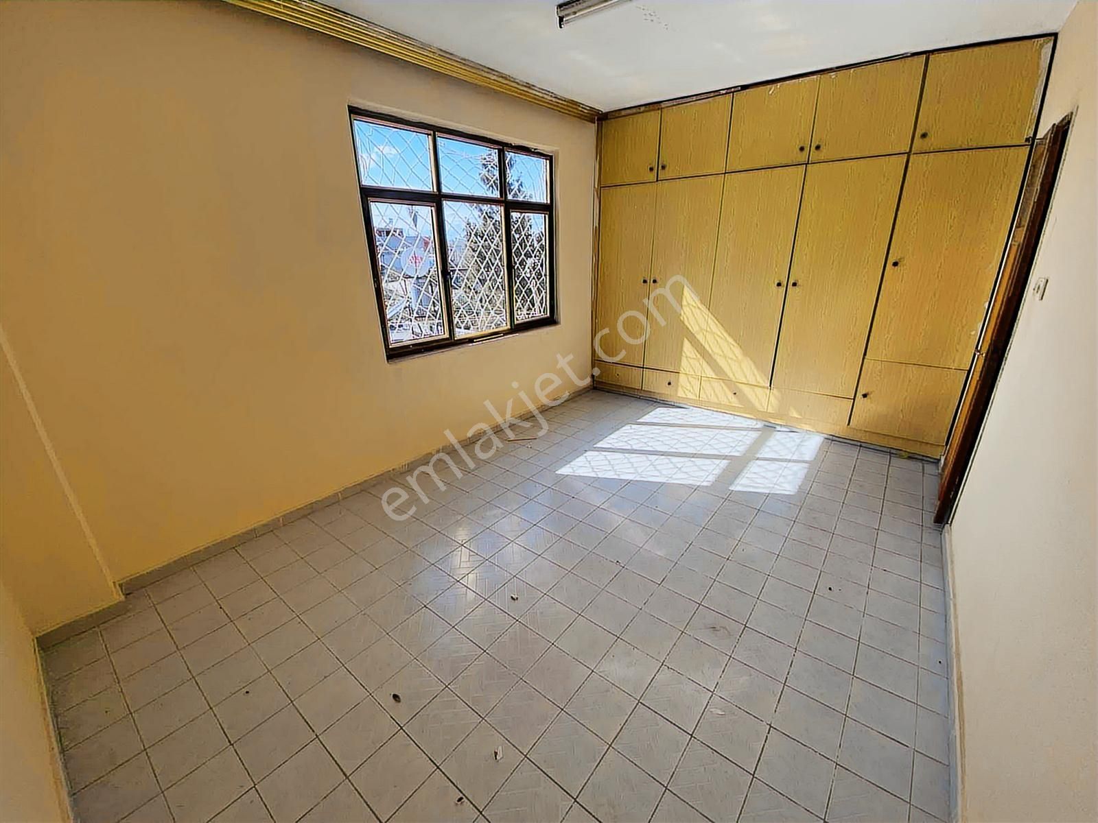 Yüreğır İlim Yoluna Yakın 3 Katlı Bahçeli Satılık - Görsel 11