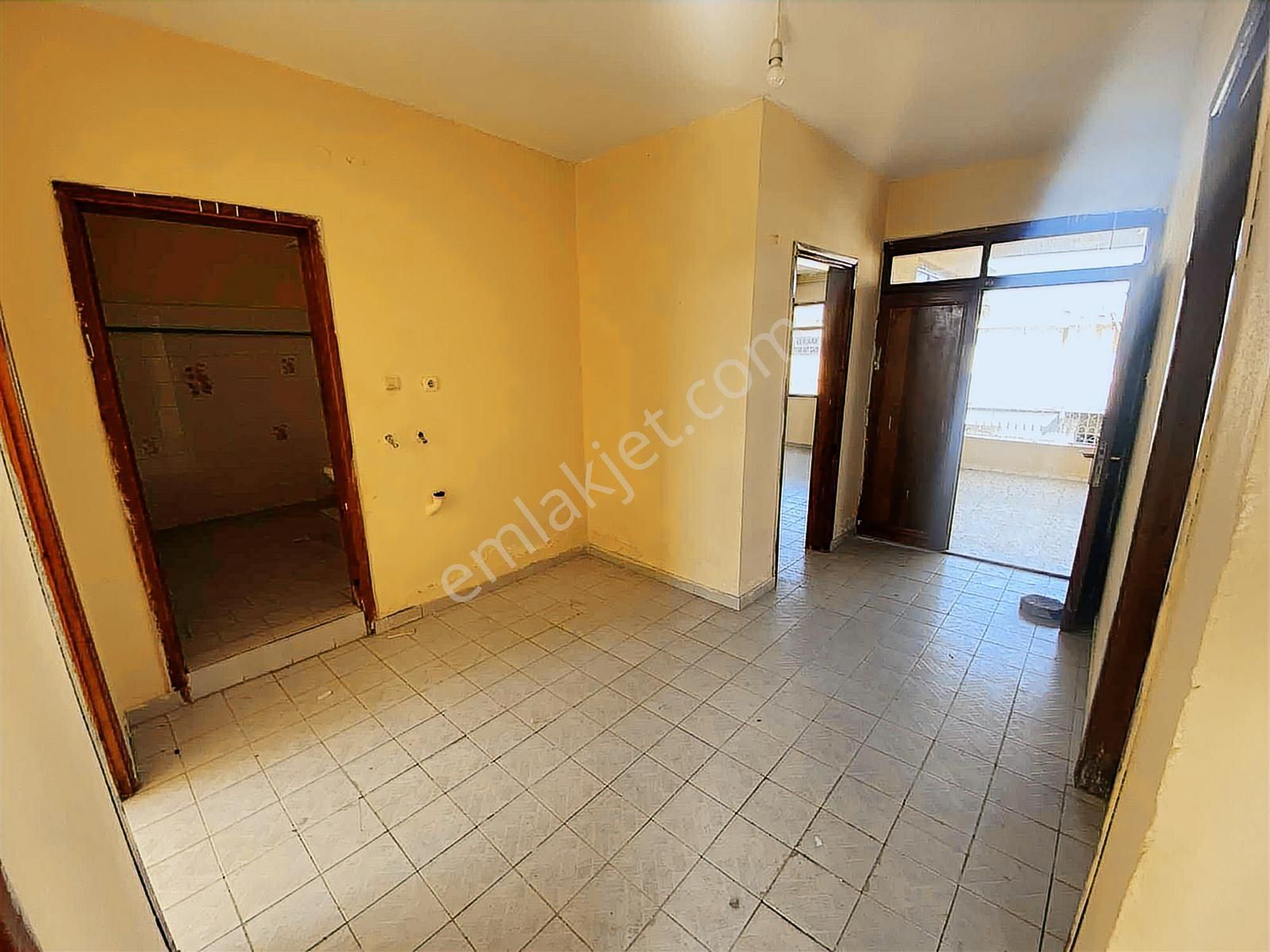 Yüreğır İlim Yoluna Yakın 3 Katlı Bahçeli Satılık - Görsel 32