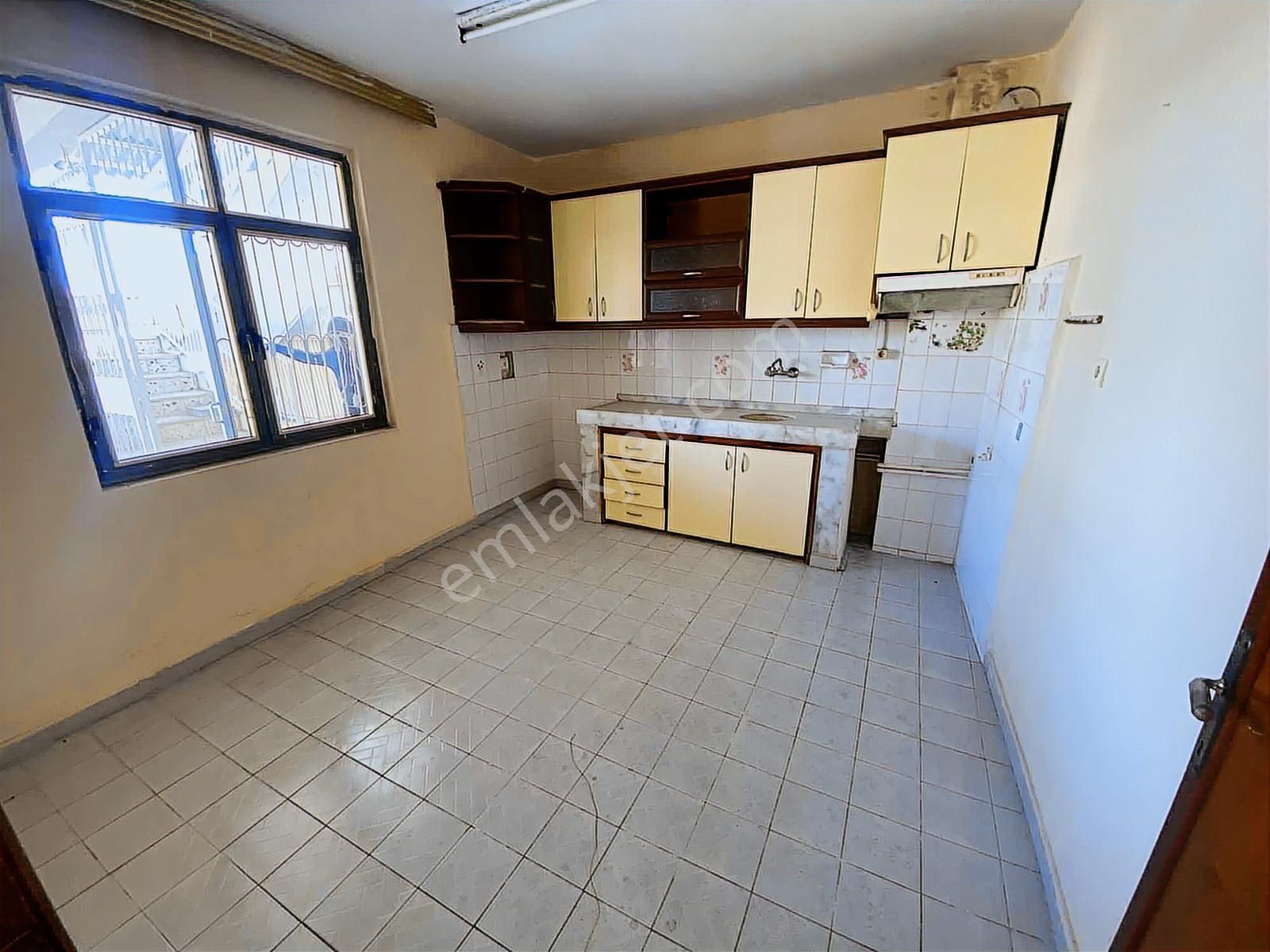 Yüreğır İlim Yoluna Yakın 3 Katlı Bahçeli Satılık - Görsel 23