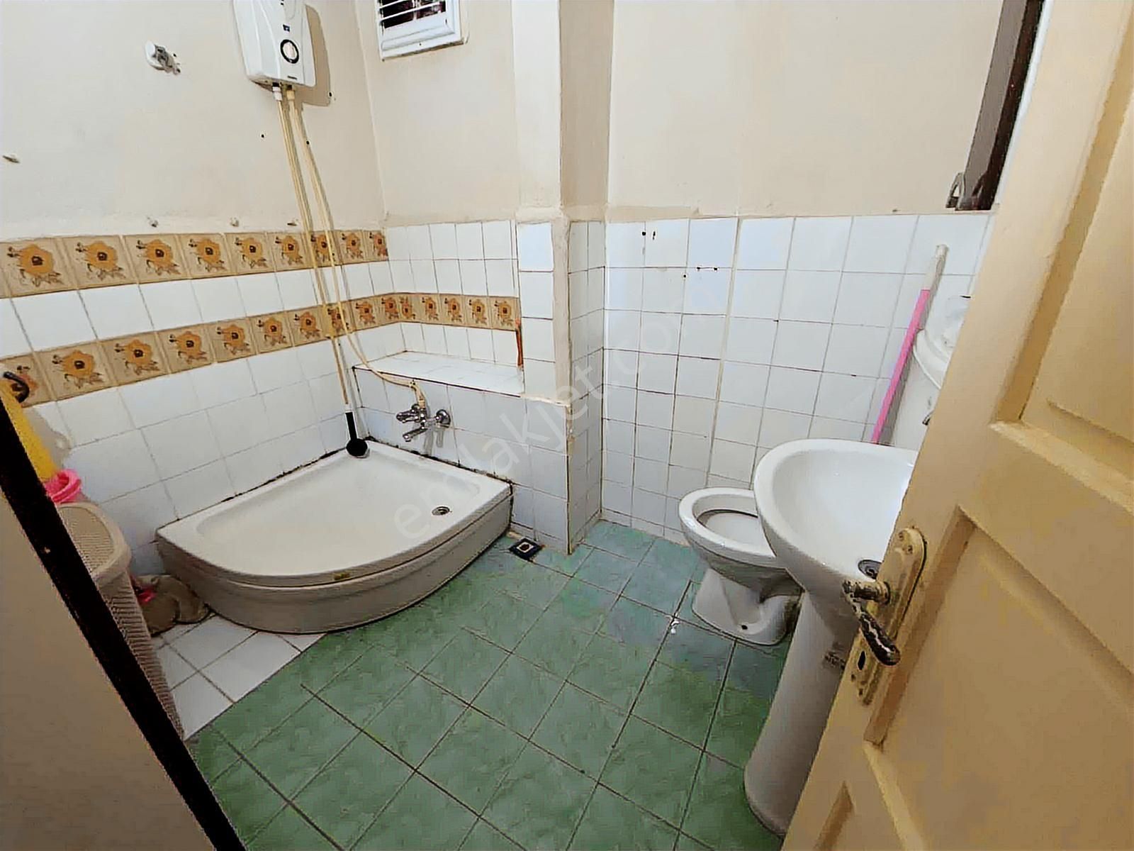 Yüreğır İlim Yoluna Yakın 3 Katlı Bahçeli Satılık - Görsel 31