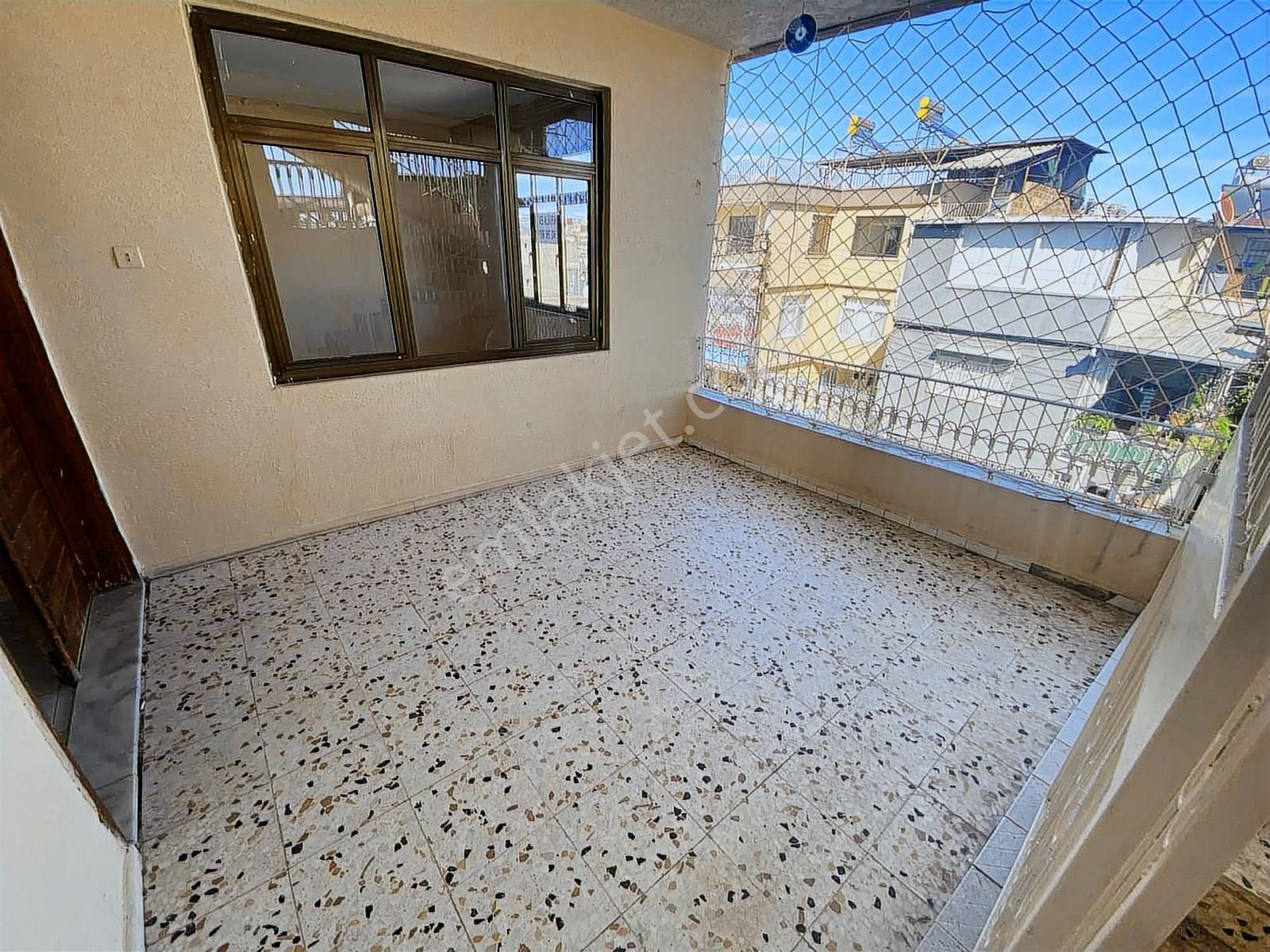 Yüreğır İlim Yoluna Yakın 3 Katlı Bahçeli Satılık - Görsel 24