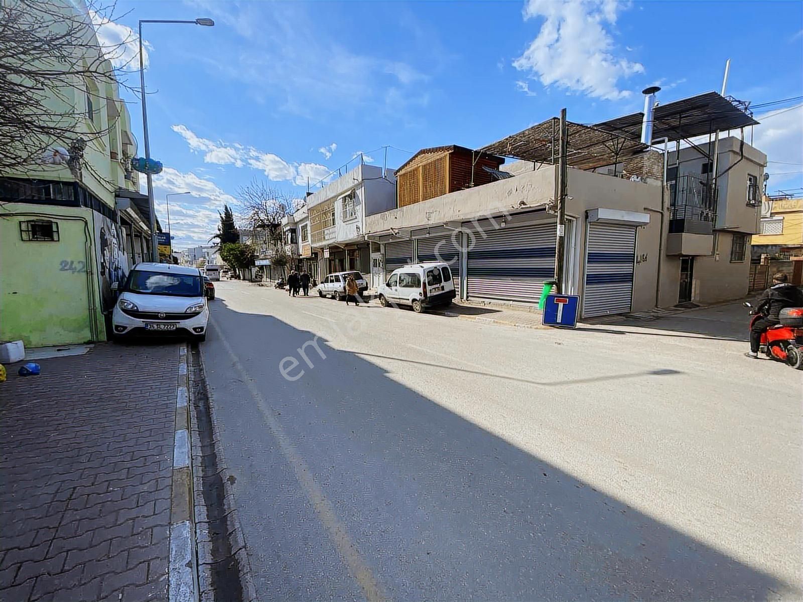 Yüreğır İlim Yoluna Yakın 3 Katlı Bahçeli Satılık - Görsel 7