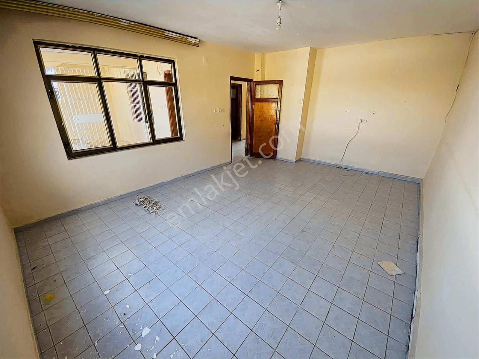 Yüreğır İlim Yoluna Yakın 3 Katlı Bahçeli Satılık - Görsel 2