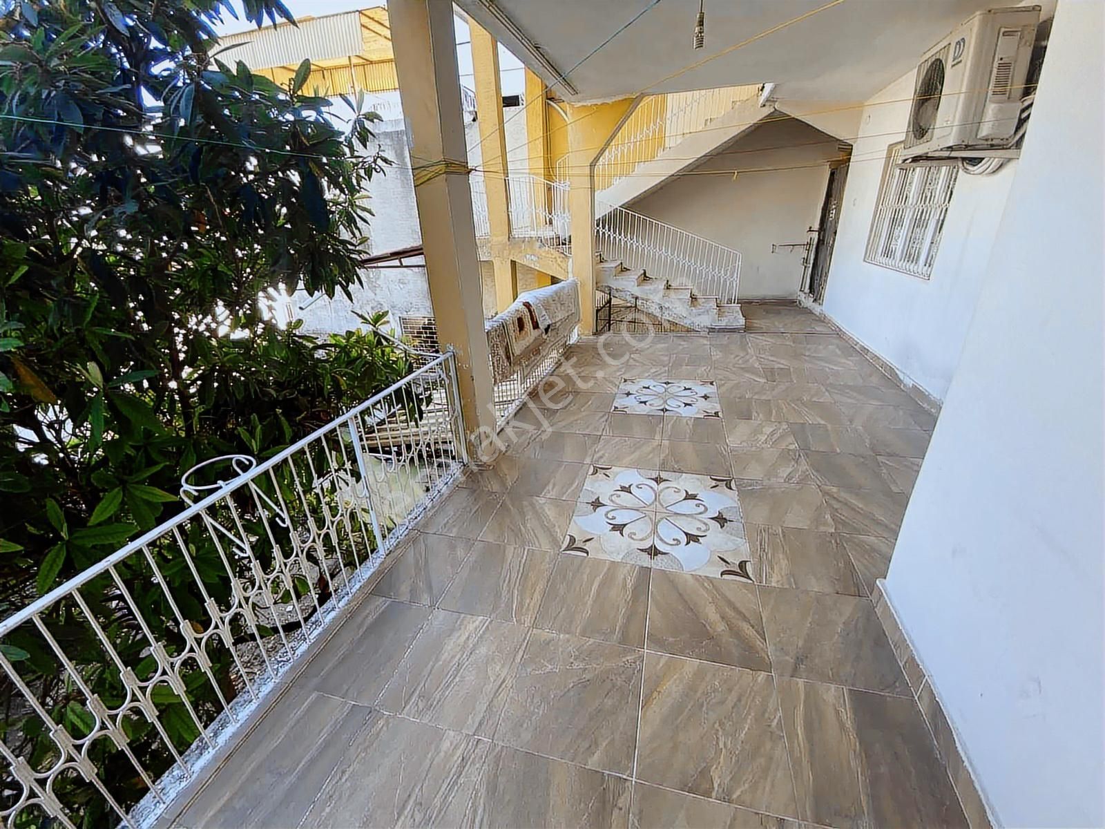 Yüreğır İlim Yoluna Yakın 3 Katlı Bahçeli Satılık - Görsel 8