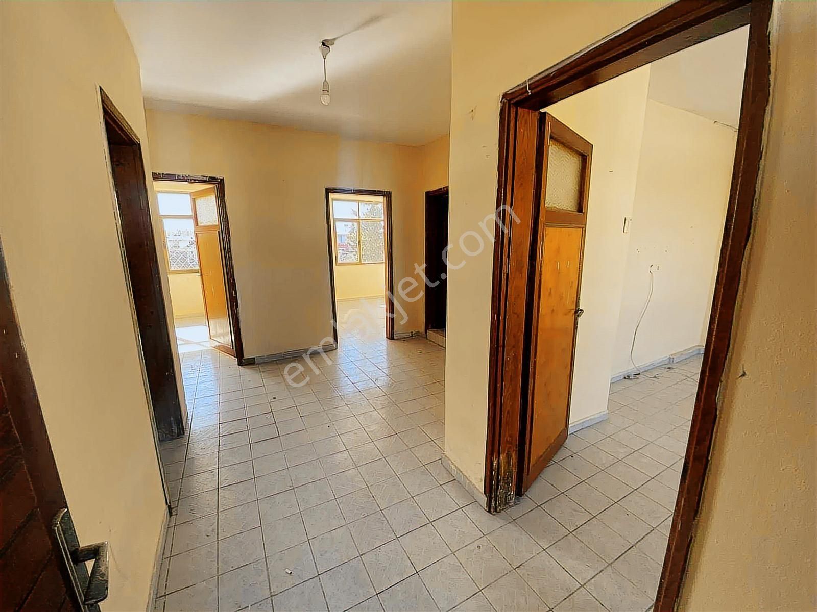 Yüreğır İlim Yoluna Yakın 3 Katlı Bahçeli Satılık - Görsel 17