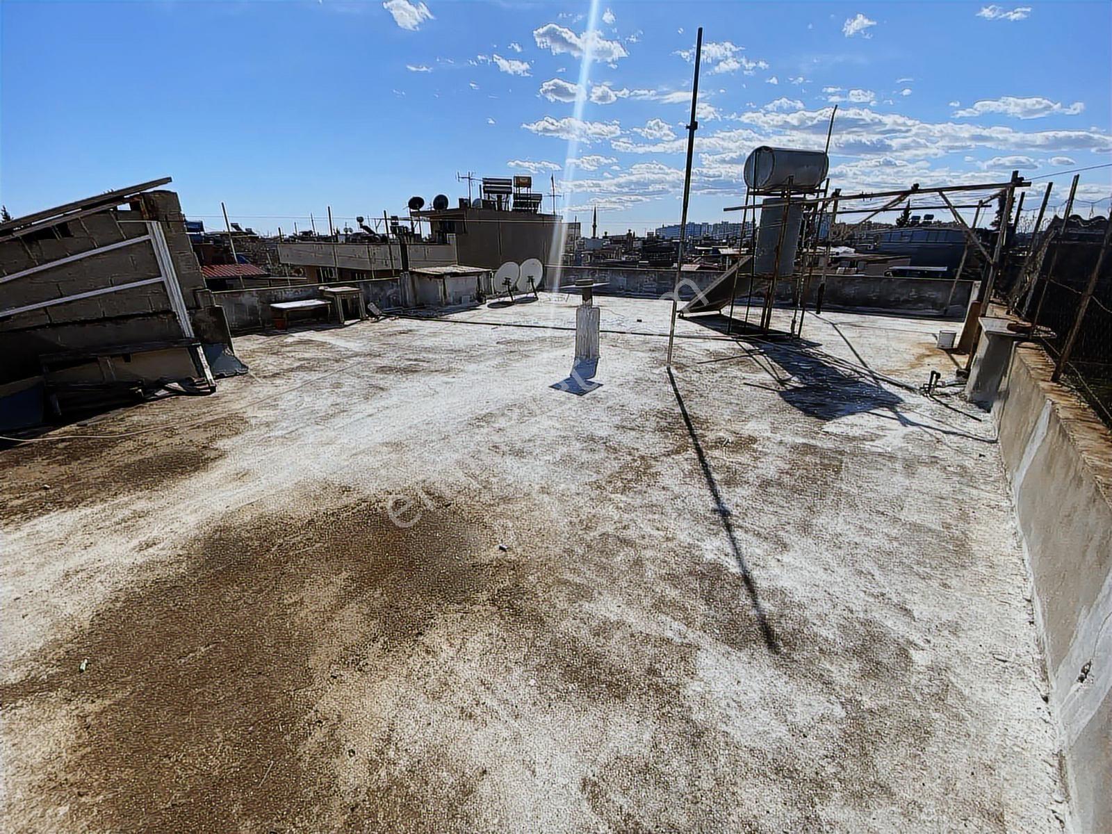 Yüreğır İlim Yoluna Yakın 3 Katlı Bahçeli Satılık - Görsel 4