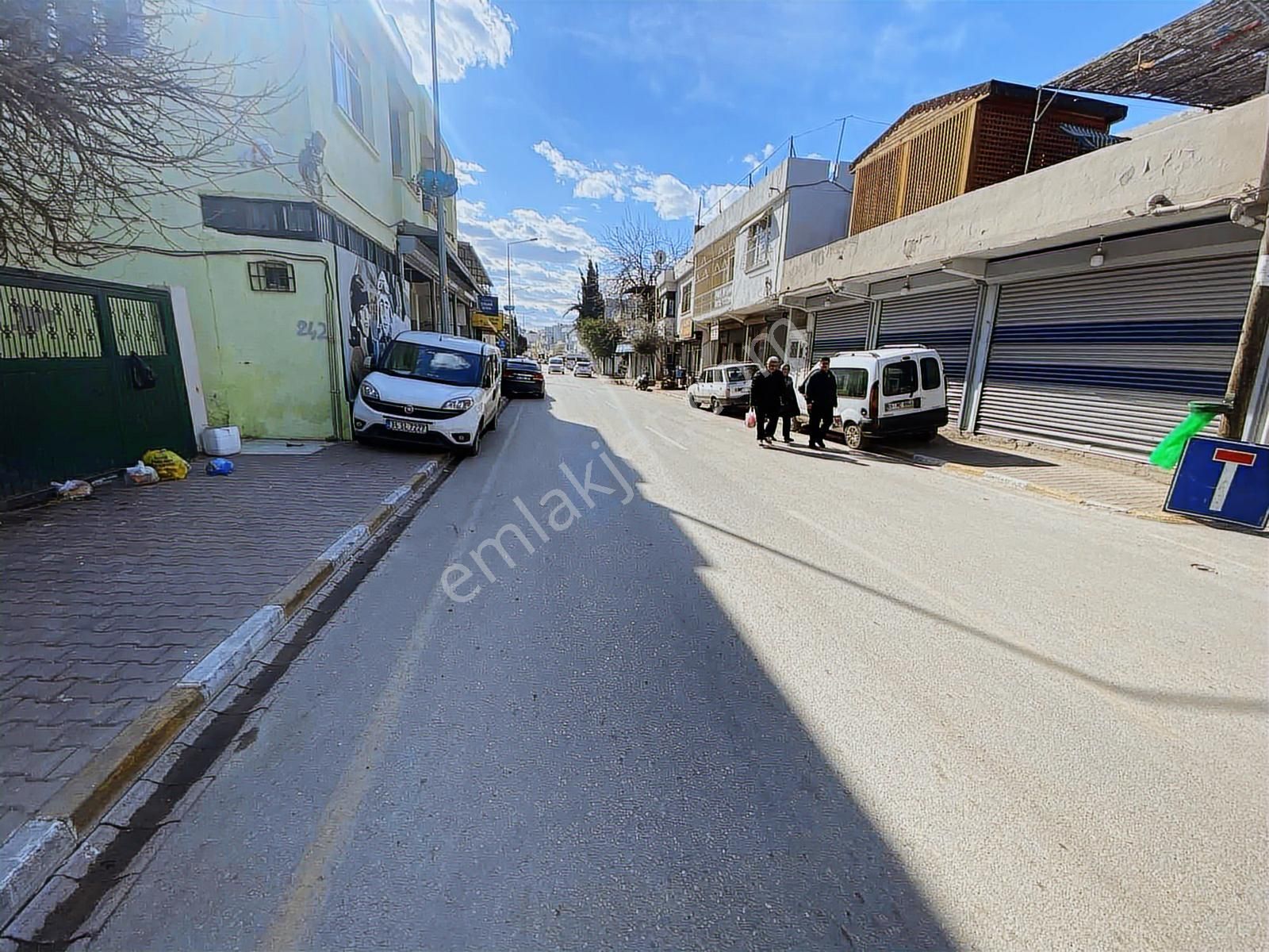 Yüreğır İlim Yoluna Yakın 3 Katlı Bahçeli Satılık - Görsel 6