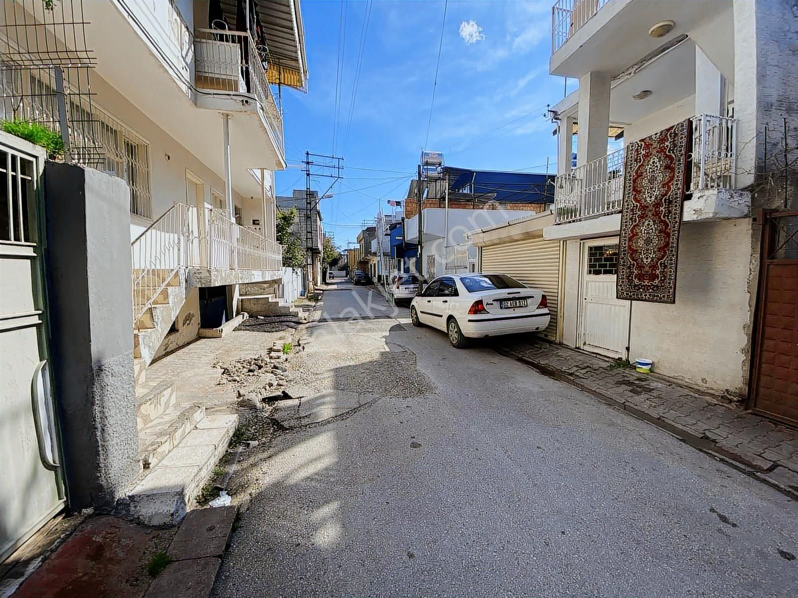 Yüreğır İlim Yoluna Yakın 3 Katlı Bahçeli Satılık - Görsel 5