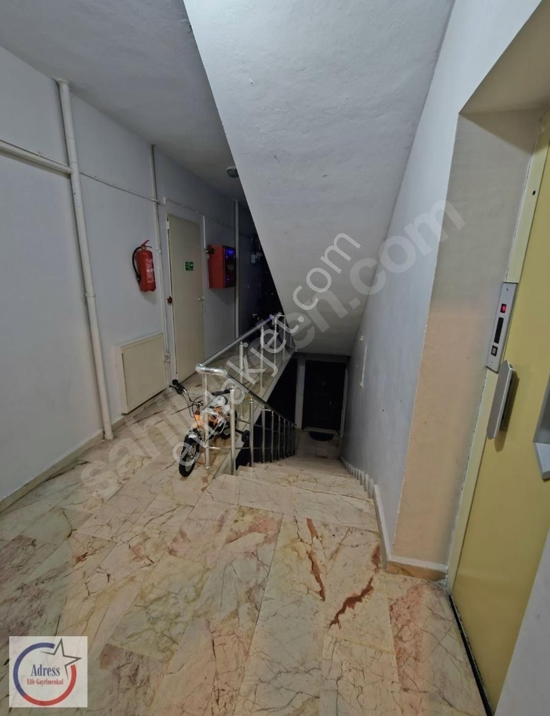 Şerifali Elalmış Cad. Hat Boyuna Çok Yakın Konumda 3+1 Boş - Görsel 24