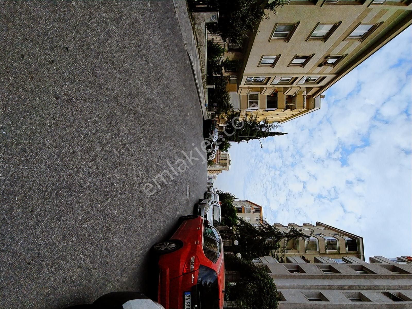 Şerifali Elalmış Cad. Hat Boyuna Çok Yakın Konumda 3+1 Boş - Görsel 32