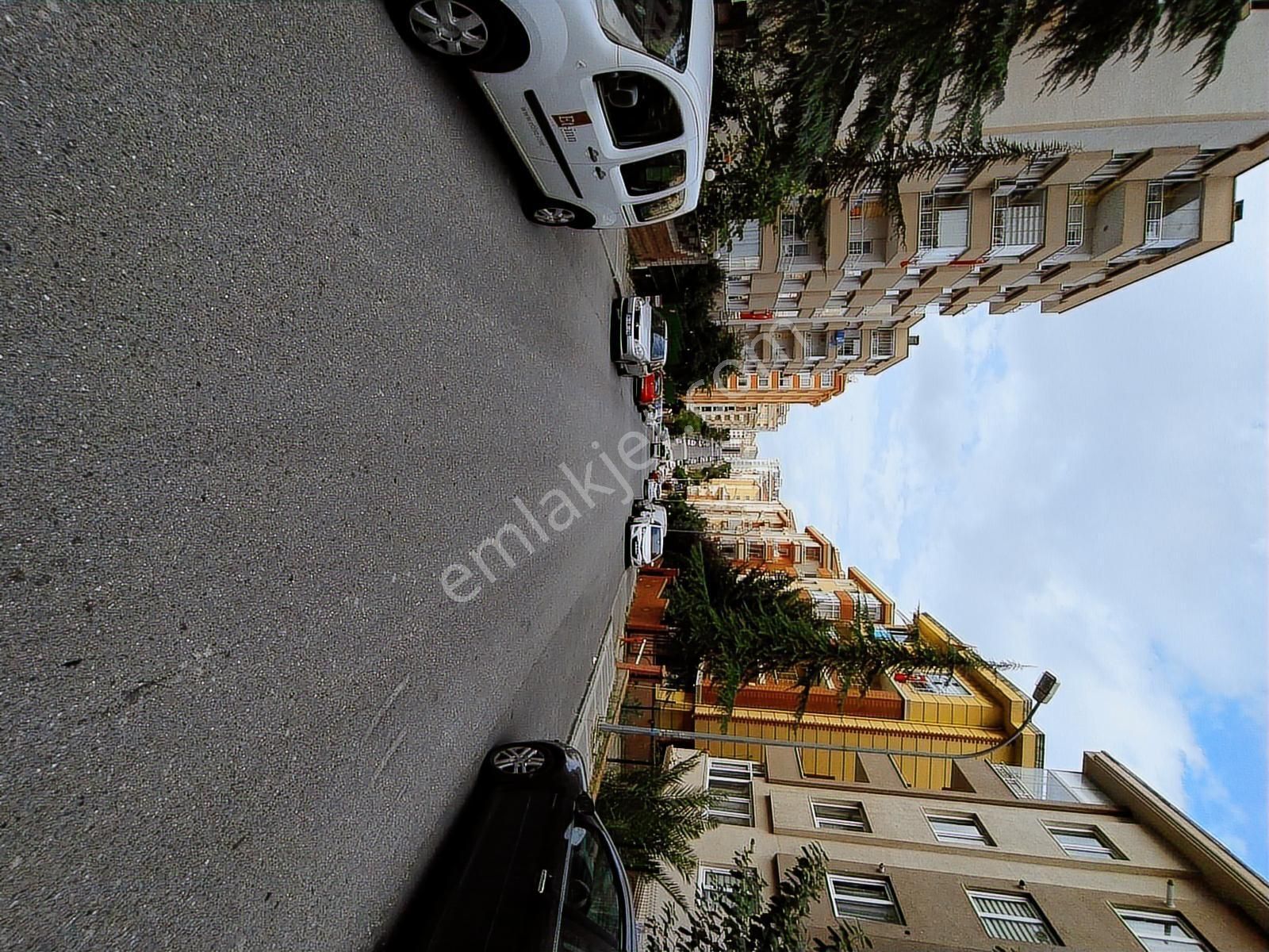 Şerifali Elalmış Cad. Hat Boyuna Çok Yakın Konumda 3+1 Boş - Görsel 26