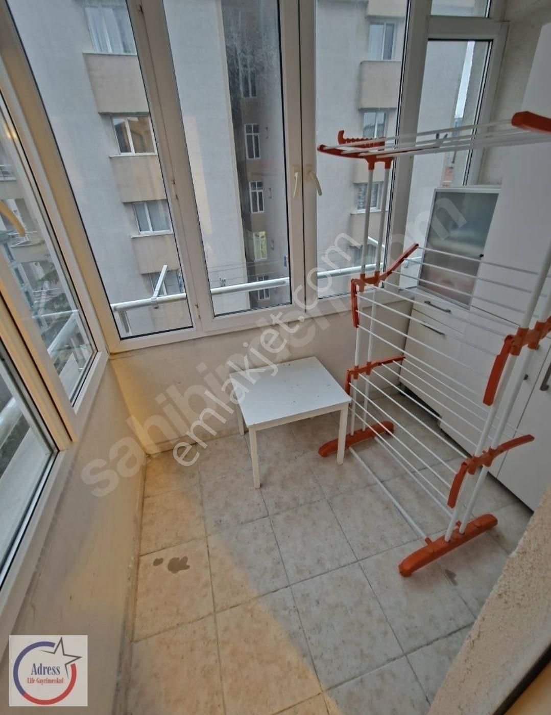 Şerifali Elalmış Cad. Hat Boyuna Çok Yakın Konumda 3+1 Boş - Görsel 5