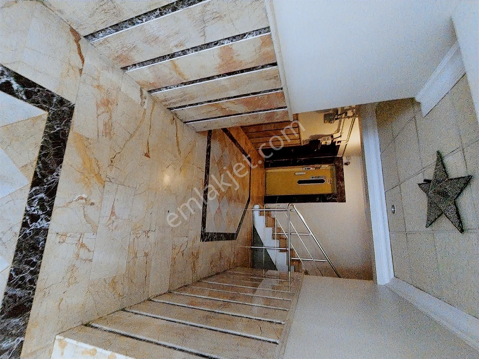 Şerifali Elalmış Cad. Hat Boyuna Çok Yakın Konumda 3+1 Boş - Görsel 30