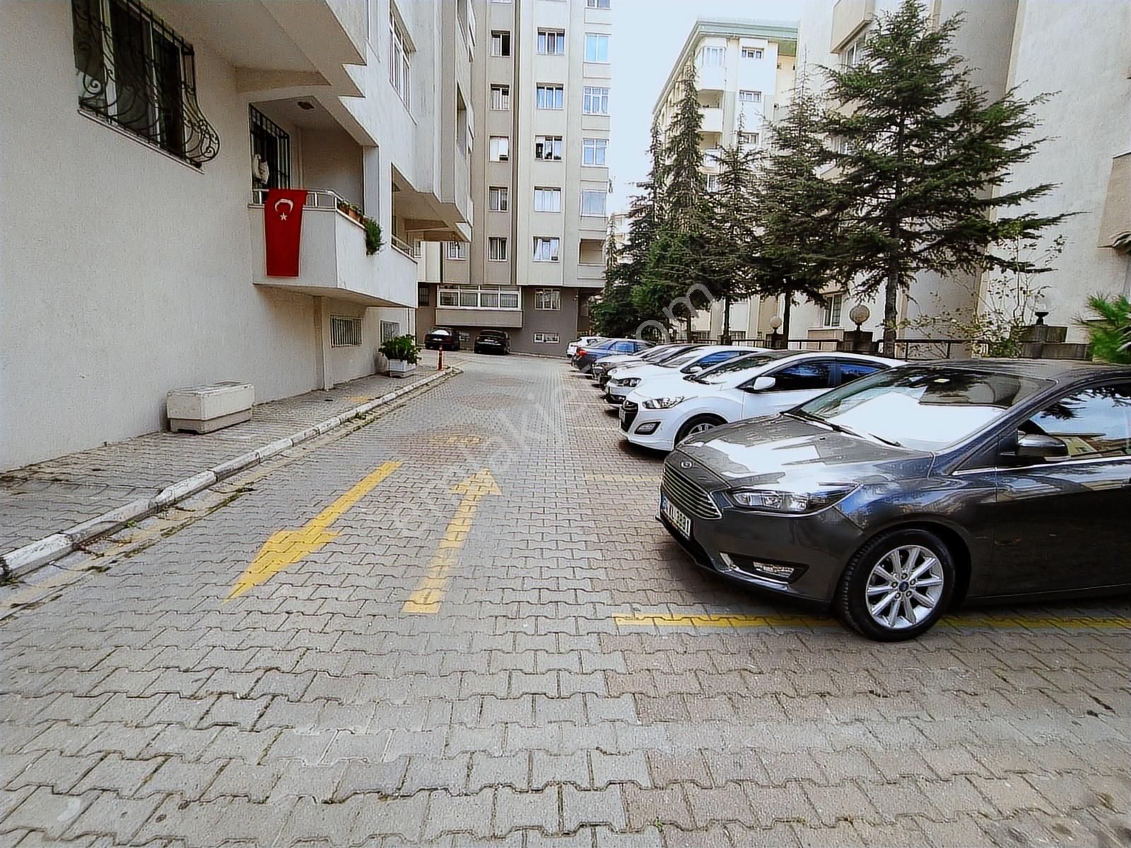 Şerifali Elalmış Cad. Hat Boyuna Çok Yakın Konumda 3+1 Boş - Görsel 34