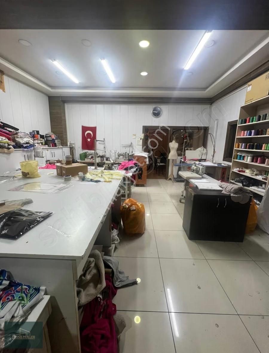 Zeytinburnu Telsiz Mahallesin'de Kiralık 270m2dükkan Depo Atölye