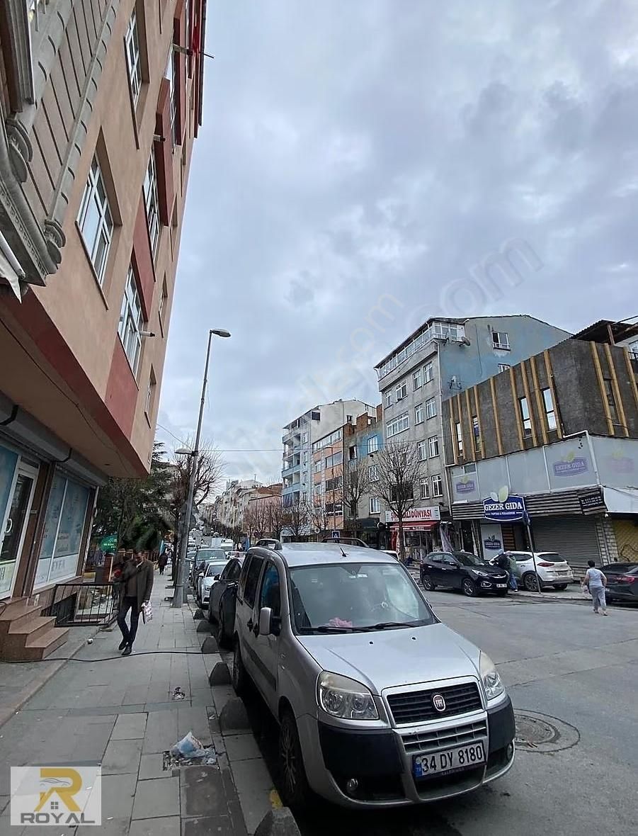 Atatrük Mahallesin'de Cadde Üzeri Köşe Başı Kullanışlı Daire - Görsel 26