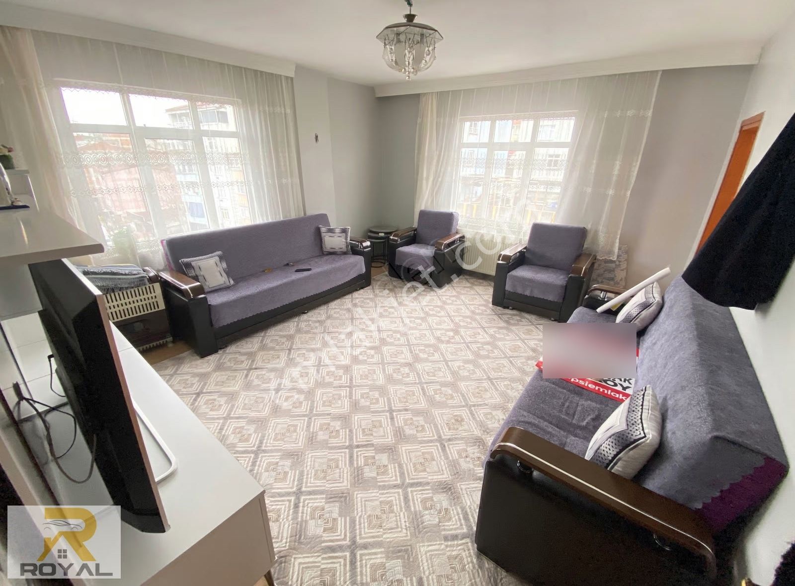 Atatrük Mahallesin'de Cadde Üzeri Köşe Başı Kullanışlı Daire