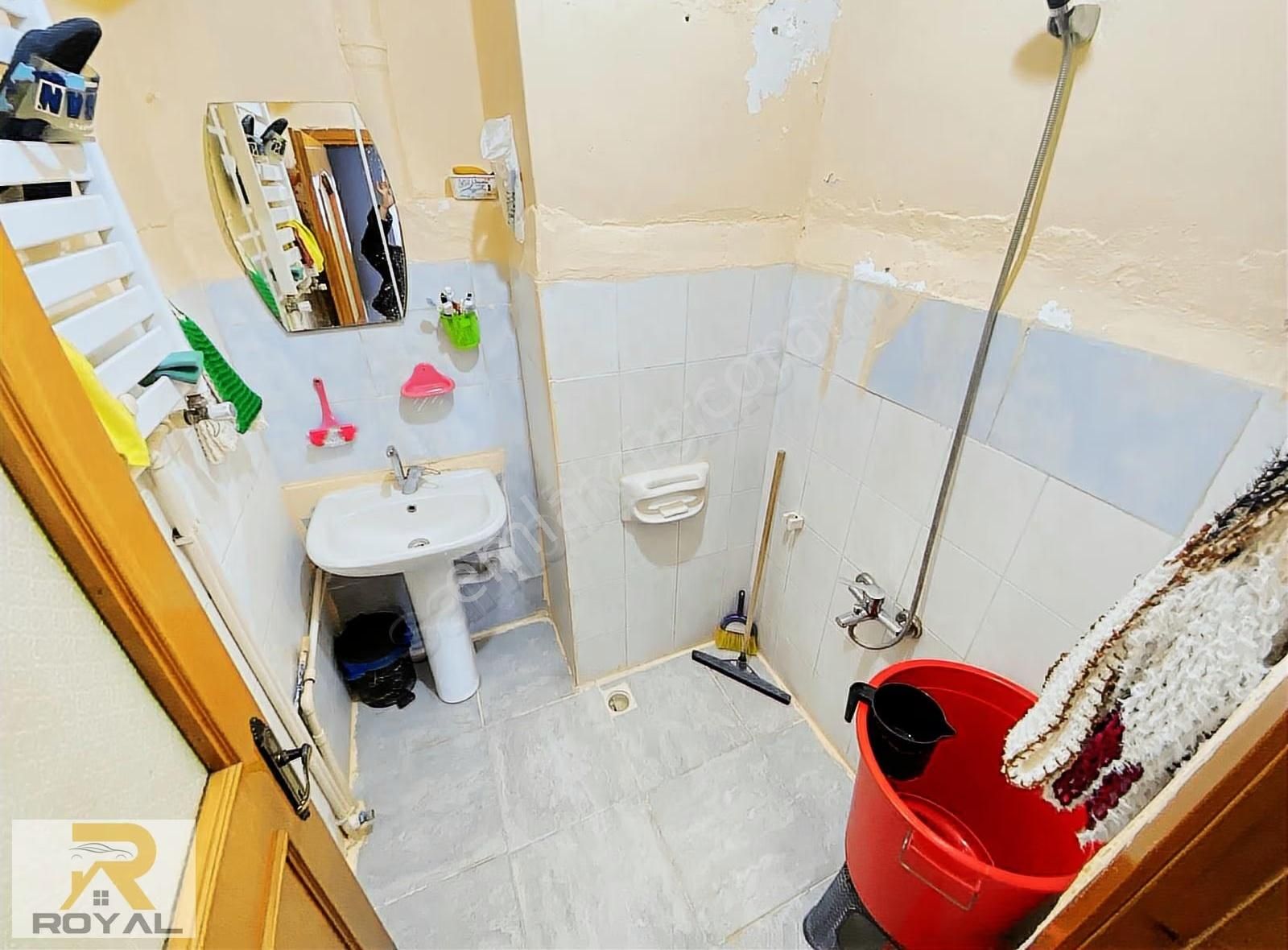 Atatrük Mahallesin'de Cadde Üzeri Köşe Başı Kullanışlı Daire - Görsel 4