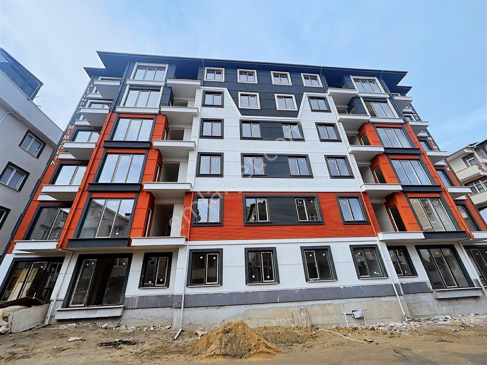 Koru Emlak'tan:2+1=90m2 Yeni Lüx Fırsat Daire Satılıktır