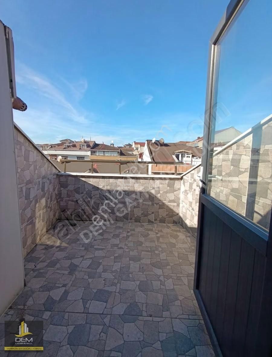 Arnavutköyün Tam Merkezinde Kiralık 2+1 Çatı Daire - Görsel 2