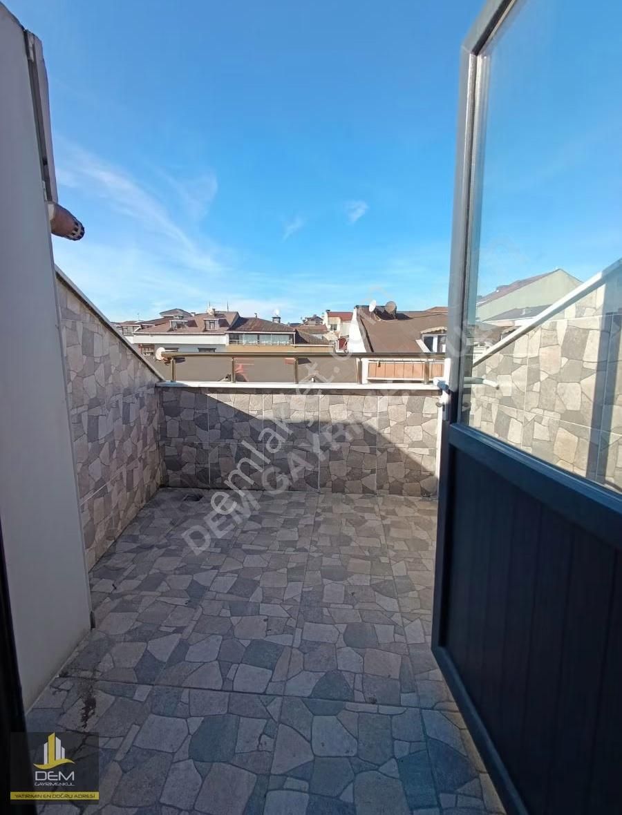 Arnavutköyün Tam Merkezinde Kiralık 2+1 Çatı Daire - Görsel 3