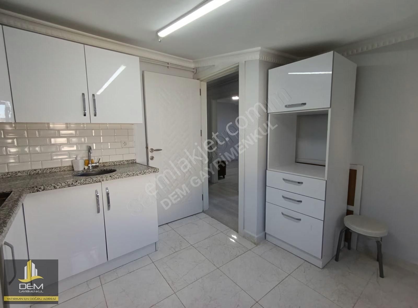 Arnavutköyün Tam Merkezinde Kiralık 2+1 Çatı Daire - Görsel 11