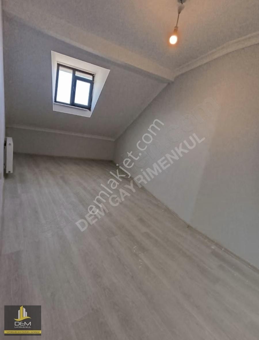 Arnavutköyün Tam Merkezinde Kiralık 2+1 Çatı Daire - Görsel 5