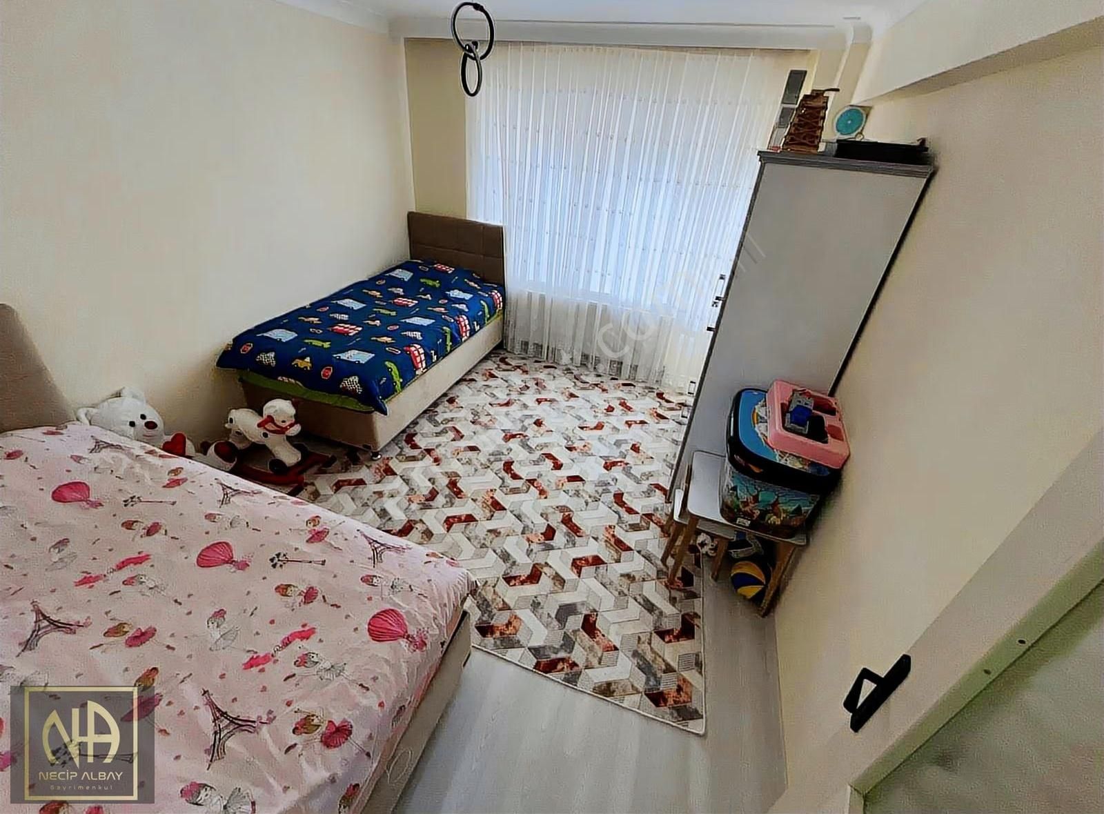 Necip Albay'dan Katta Cadde Üzeri Lüx Yapılı 2+1 Fırsat Dairesi - Görsel 2