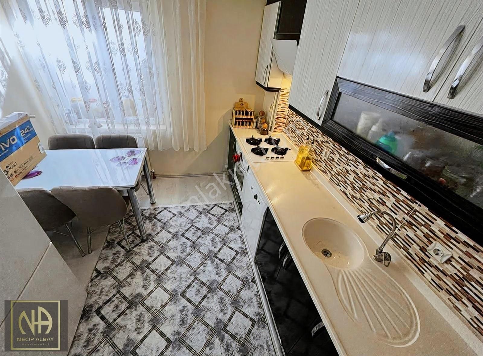 Necip Albay'dan Katta Cadde Üzeri Lüx Yapılı 2+1 Fırsat Dairesi - Görsel 14