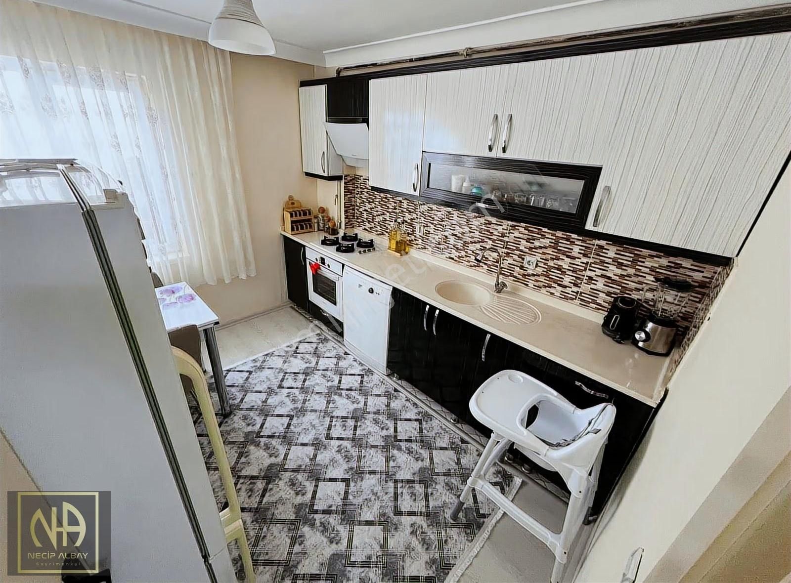 Necip Albay'dan Katta Cadde Üzeri Lüx Yapılı 2+1 Fırsat Dairesi - Görsel 16