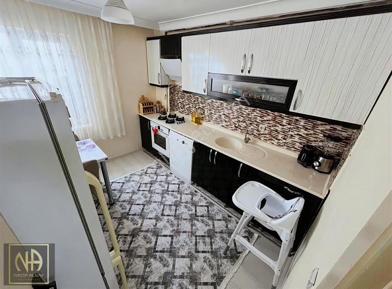 Necip Albay'dan Katta Cadde Üzeri Lüx Yapılı 2+1 Fırsat Dairesi - Görsel 10