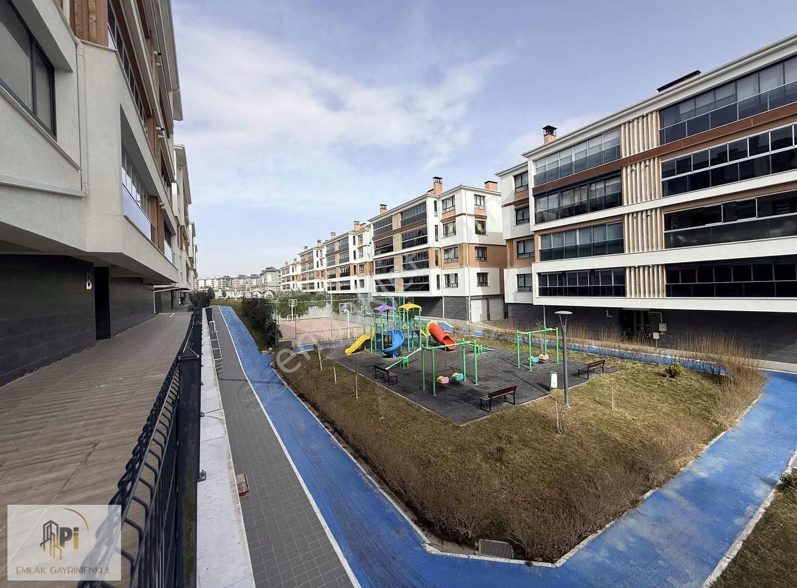 Pi Gayrimenkul'den Site İçi Özel Garajlı 4+1 Kiralık Daire