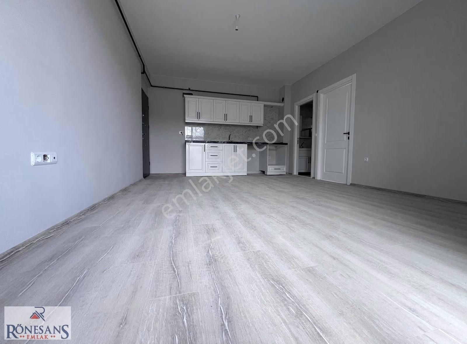 Rönesans Emlak'tan Geniş Ve Kullanışlı 1+1 Daire - Görsel 15