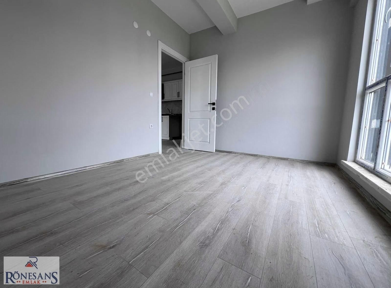 Rönesans Emlak'tan Geniş Ve Kullanışlı 1+1 Daire - Görsel 16