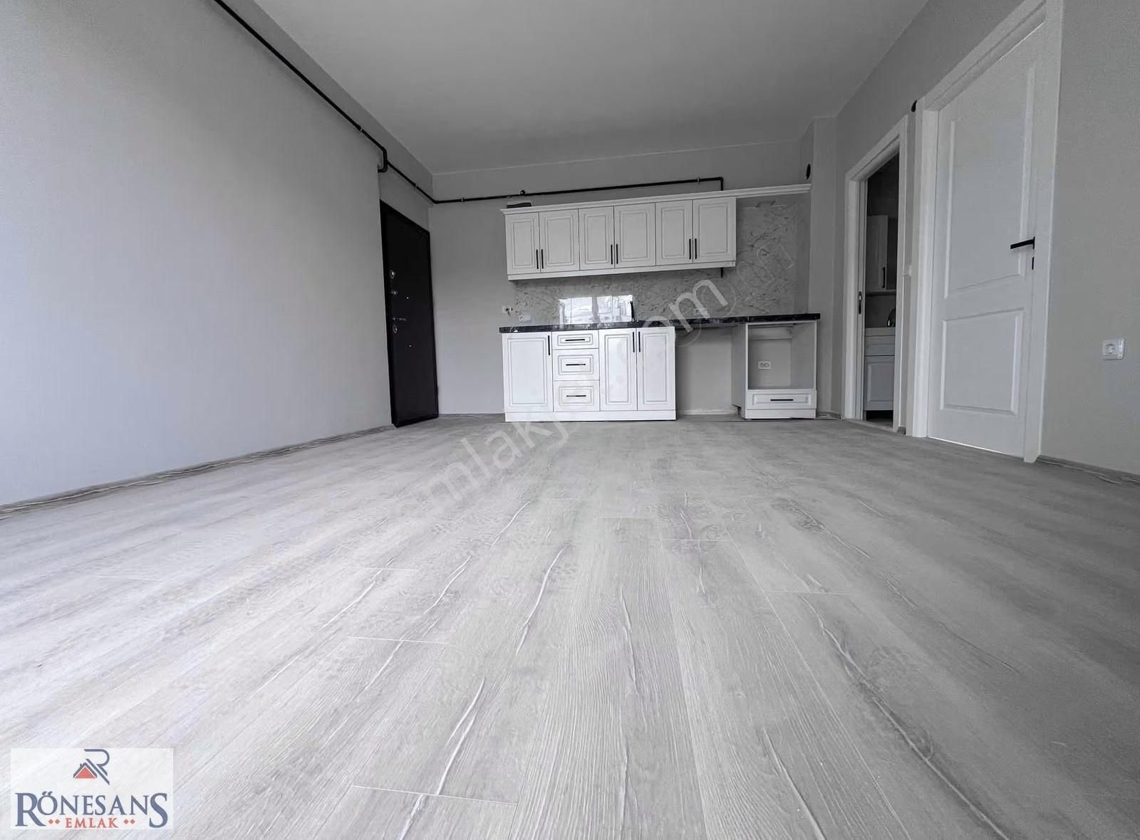 Rönesans Emlak'tan Geniş Ve Kullanışlı 1+1 Daire - Görsel 17