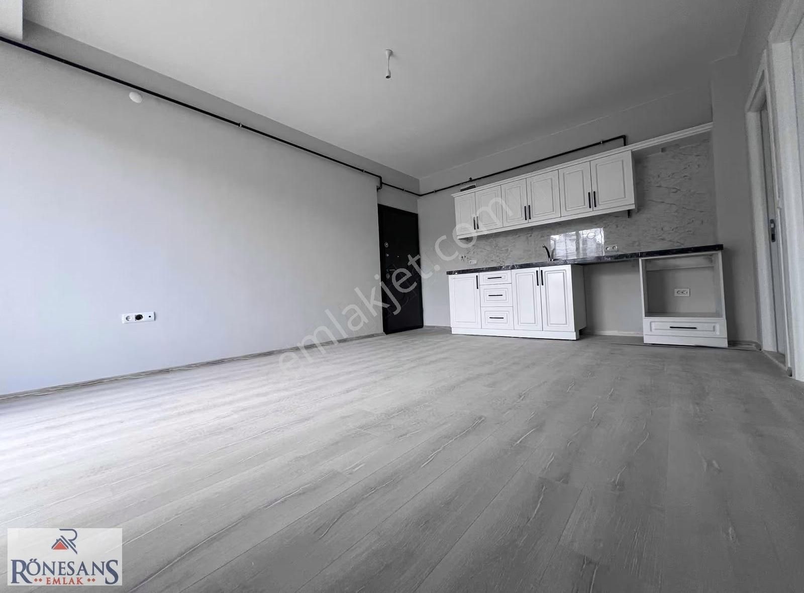 Rönesans Emlak'tan Geniş Ve Kullanışlı 1+1 Daire - Görsel 11