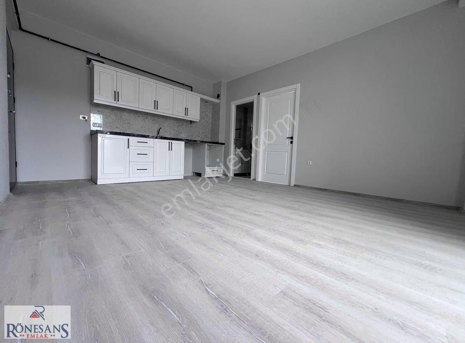 Rönesans Emlak'tan Geniş Ve Kullanışlı 1+1 Daire