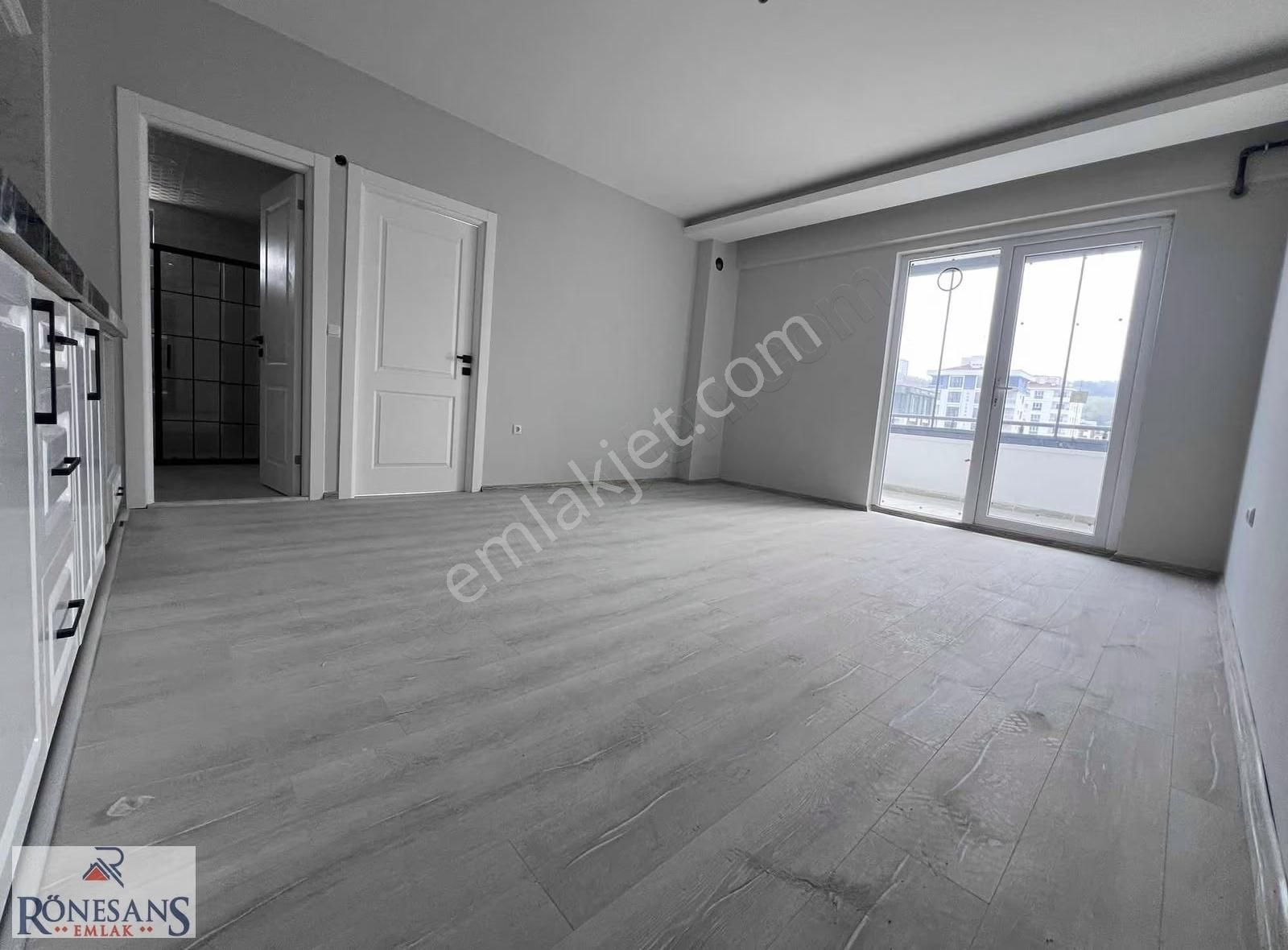 Rönesans Emlak'tan Geniş Ve Kullanışlı 1+1 Daire - Görsel 18