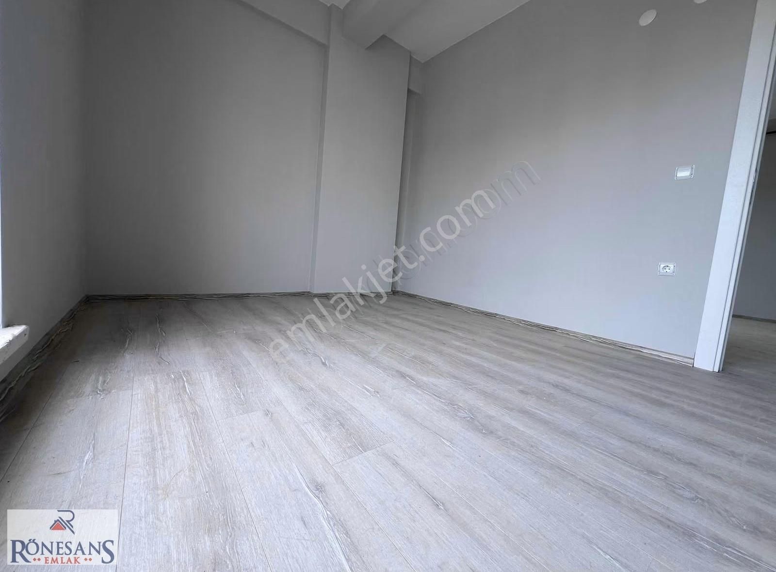 Rönesans Emlak'tan Geniş Ve Kullanışlı 1+1 Daire - Görsel 5