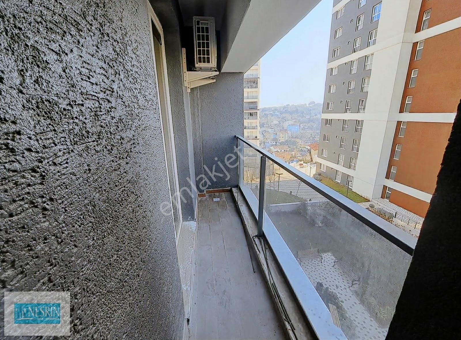 Nesrin Emlak Farkıyla Kartal Deniz Manzaralı 2+1 - Görsel 5