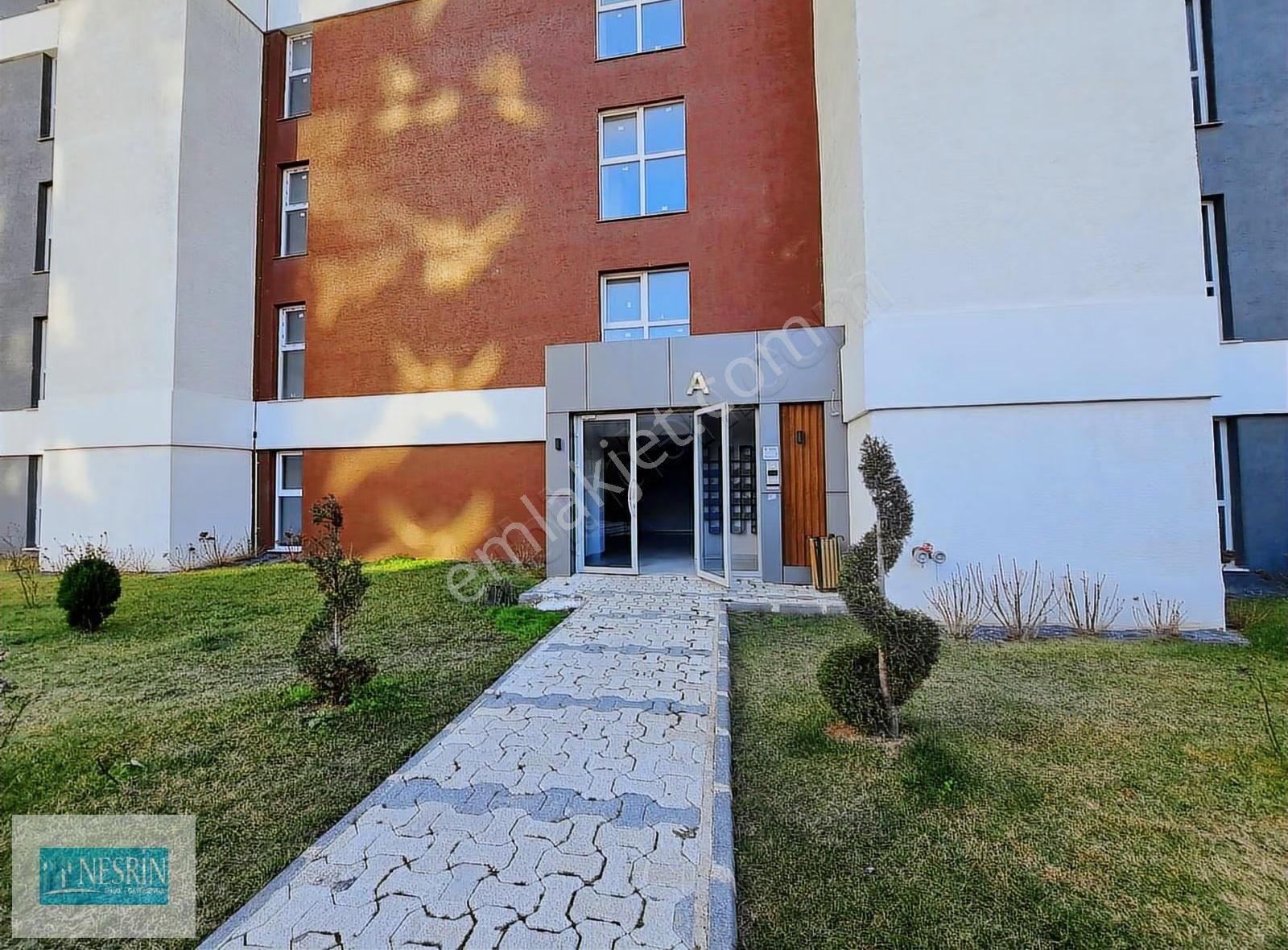 Nesrin Emlak Farkıyla Kartal Deniz Manzaralı 2+1 - Görsel 12