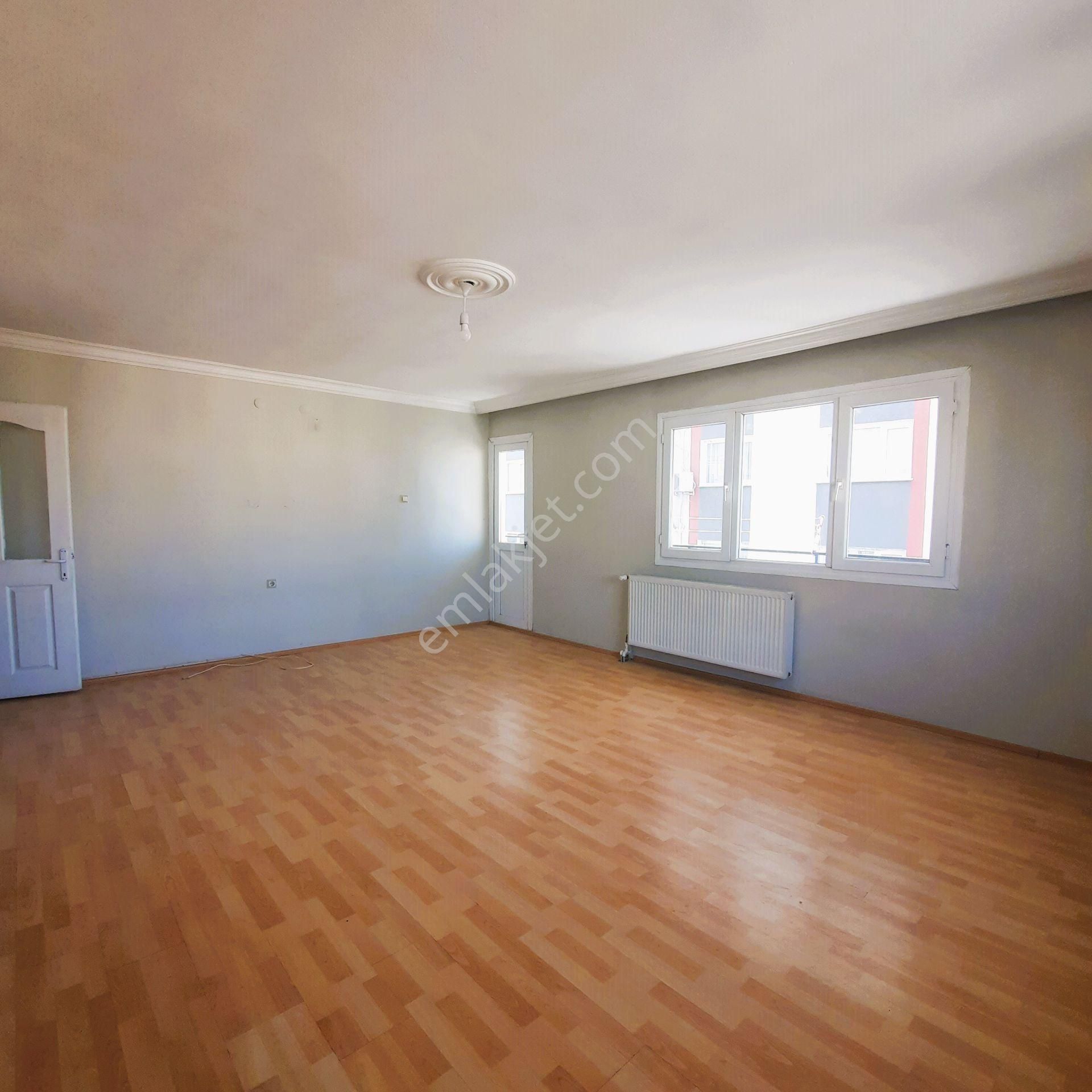 Ahmet Piriştina Bulvarı Üzerinde 3+1, Kilerli, Çift Balkonlu Kullanışlı Mükemmel Konumda Daire