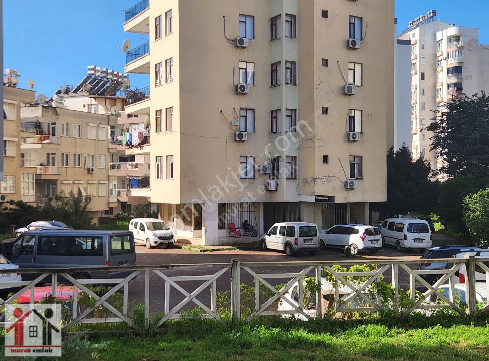 Önü Full Açık Geniş 3+1 Otoparklı Sitede Bakımlı Ferah Daire