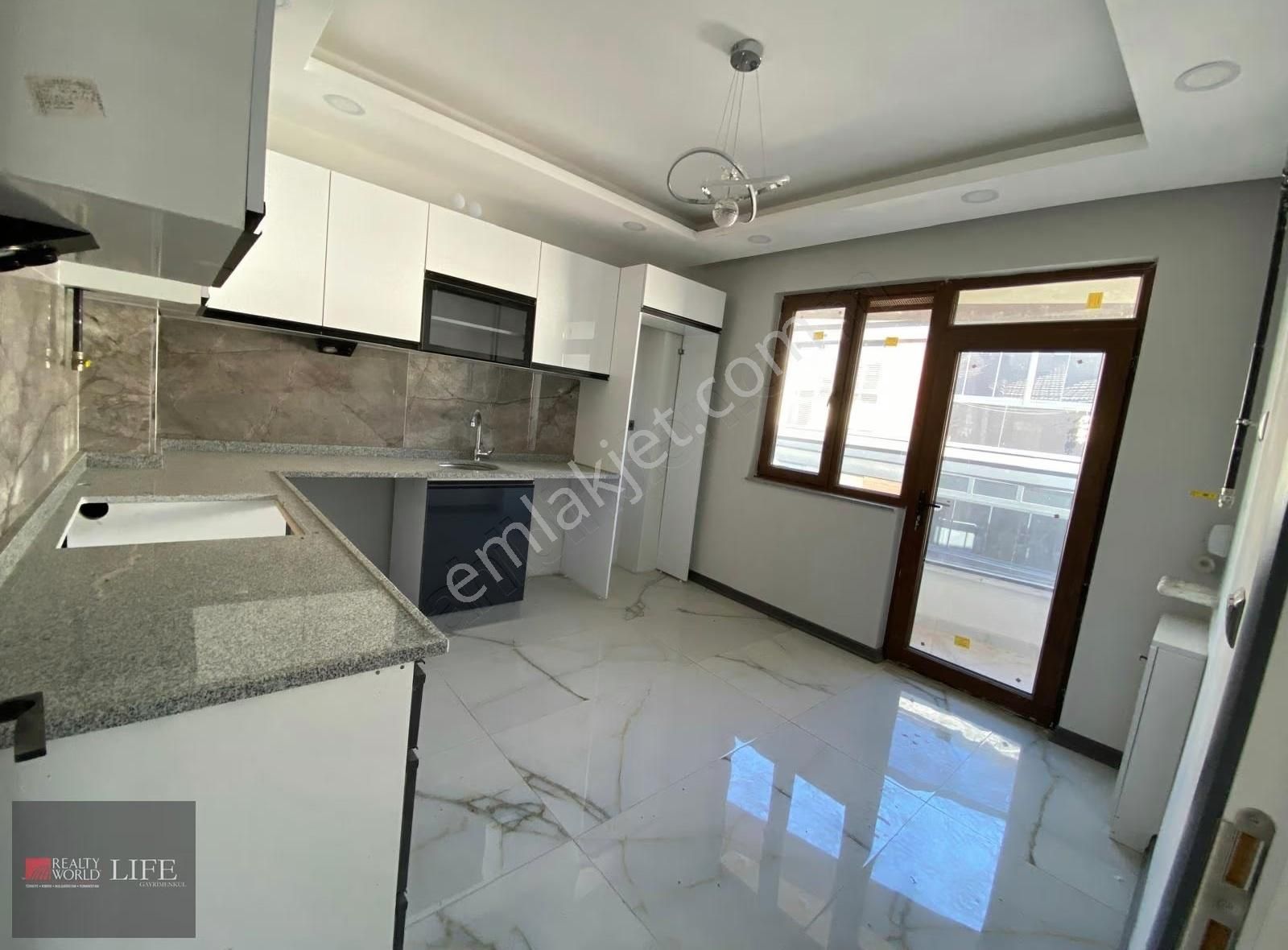 Rw Lıfe// Çamlıca Mh Birlik2 Cd Yakını Özel Garajlı Satılık 2+1 - Görsel 12